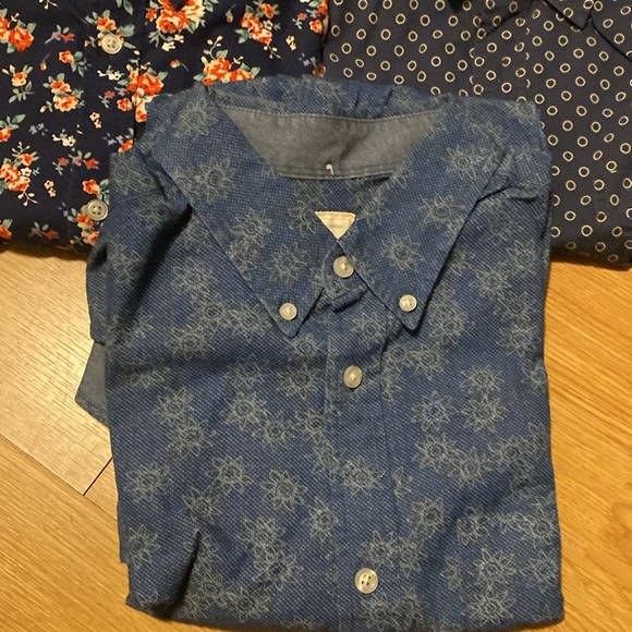 Lot of Five (5) Gap Button Down Long Sleeve - Picture 4 of 4